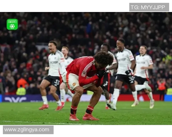 足总杯精彩对决里昂大胜曼联五球逆转引发全场狂欢