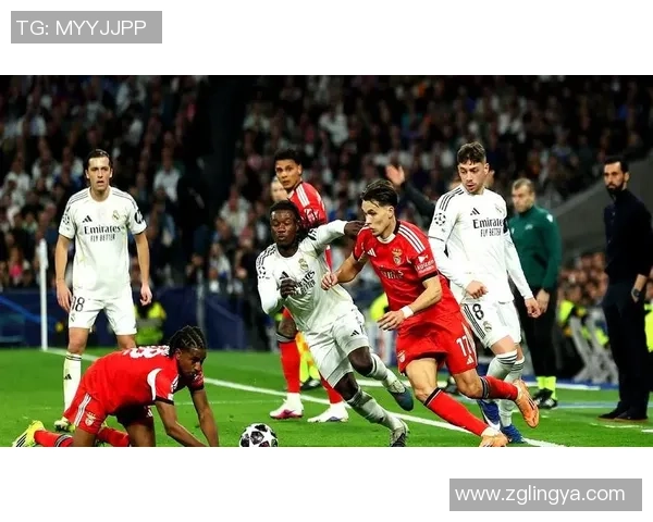 中超精彩对决本菲卡逆转皇马乌龙球引发全场热议与转会传闻 中超精彩对决本菲卡逆转皇马乌龙球引发全场热议与转会传闻