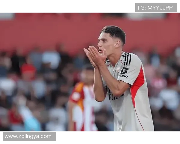 足总杯激战那不勒斯与本菲卡鏖战成平局乌龙球瞬间引发全场热烈反响 足总杯激战那不勒斯与本菲卡鏖战成平局乌龙球瞬间引发全场热烈反响